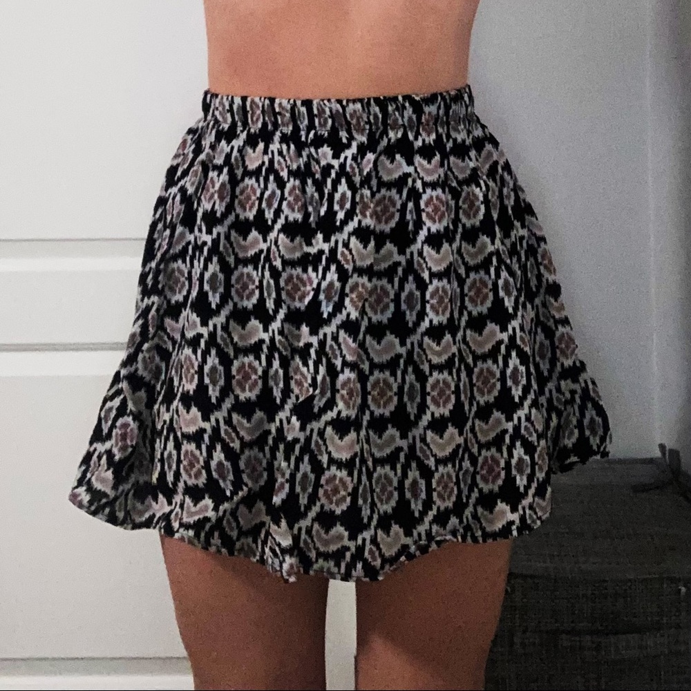 brandy melville light skirt with flowery design
